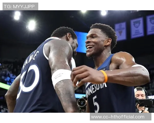 兰德尔首次与华子训练遭遇惨败赞其拥有科比般的竞争精神